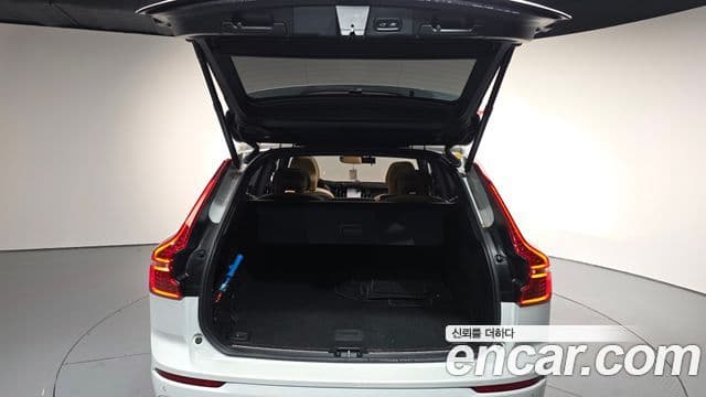 Volvo XC60 2022 — фото 20 из 20