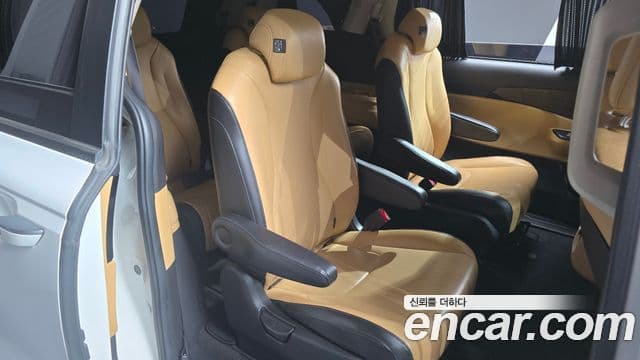 Kia Carnival 2021 — ფოტო 13/20