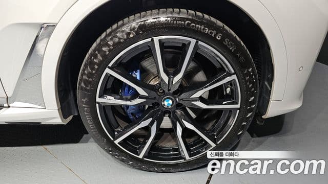 BMW X7 2022 — ფოტო 5/20