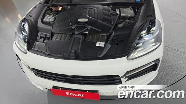 Porsche Cayenne 2021 — ფოტო 6/20