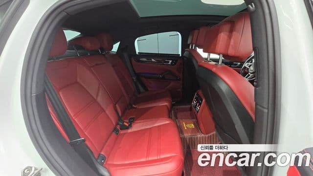 Porsche Cayenne 2021 — ფოტო 12/20