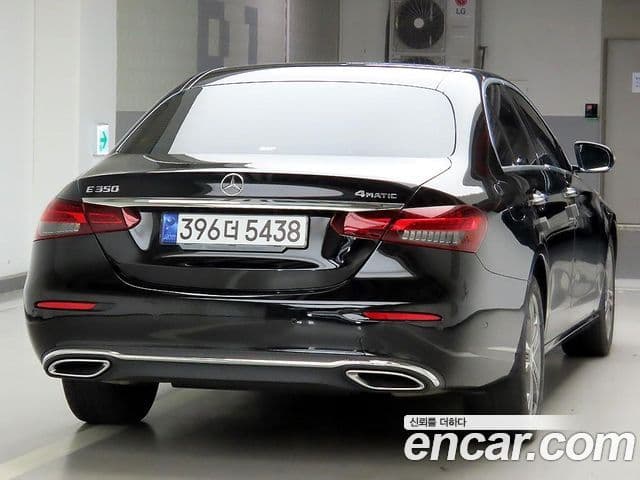 Mercedes-Benz E-Class 2022 — ფოტო 4/20