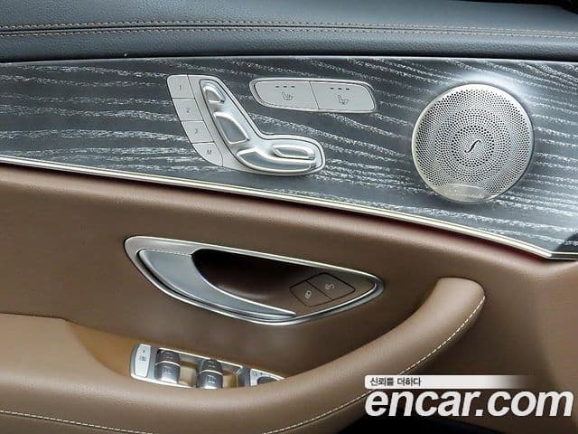 Mercedes-Benz E-Class 2022 — ფოტო 11/20