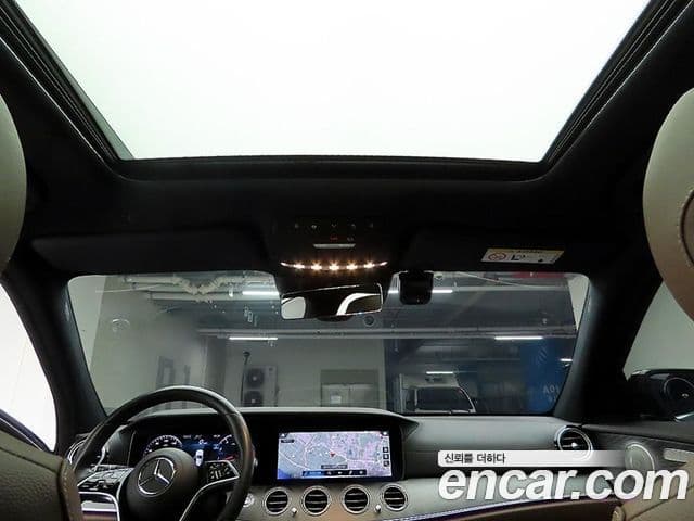 Mercedes-Benz E-Class 2022 — ფოტო 16/20
