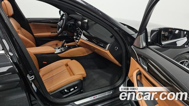 BMW 5 Series 2021 — фото 10 из 20