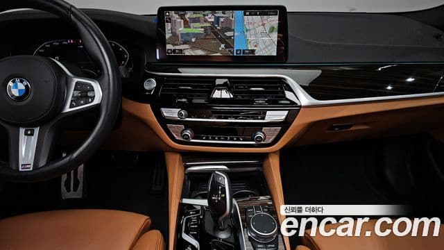 BMW 5 Series 2021 — фото 14 из 20