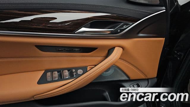 BMW 5 Series 2021 — фото 17 из 20
