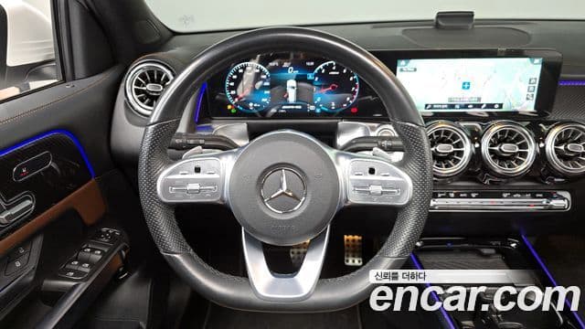 Mercedes-Benz GLB-Class 2021 — ფოტო 13/20