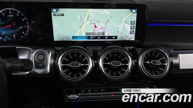 Mercedes-Benz GLB-Class 2021 — ფოტო 15/20