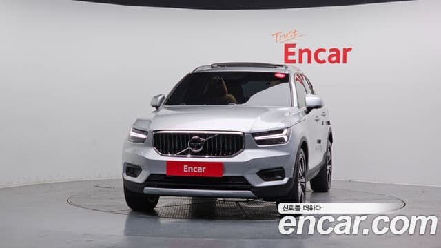 Volvo XC40 2019 — ფოტო 2/20