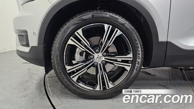 Volvo XC40 2019 — фото 4 из 20