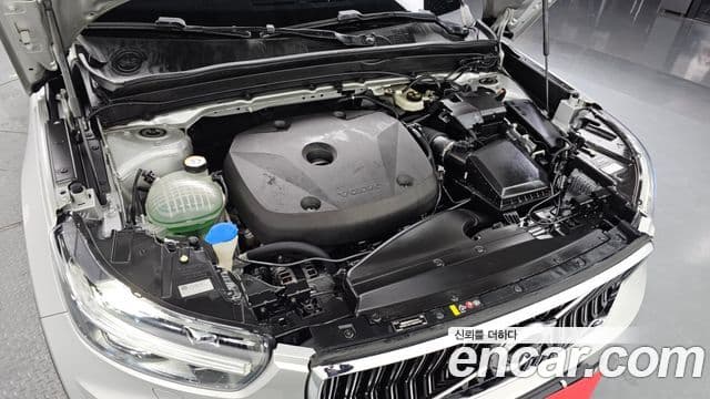 Volvo XC40 2019 — ფოტო 5/20