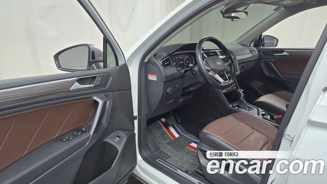 Volkswagen Tiguan Allspace 2023 — Фото 10/20