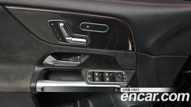 Mercedes-Benz GLB-Class 2022 — ფოტო 18/20