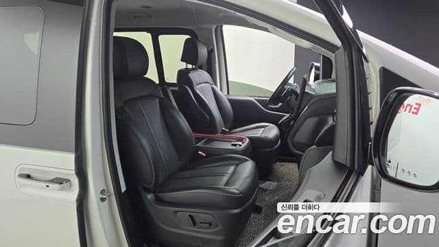 Hyundai Staria 2022 — ფოტო 11/20