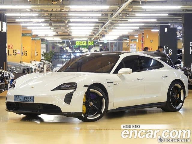 Porsche Taycan 2021 — ფოტო 5/20