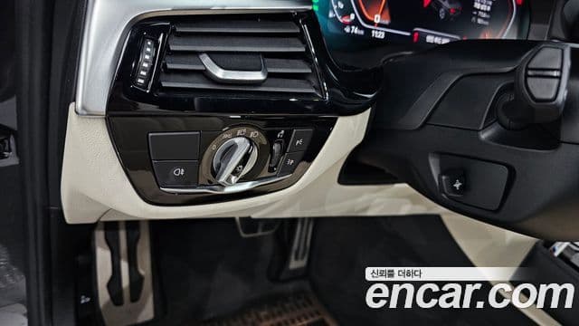 BMW 5 Series 2020 — Şəkil 16/20