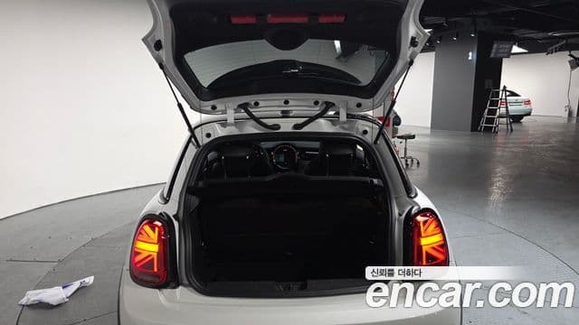 Mini Cooper S 2024 — фото 20 из 20
