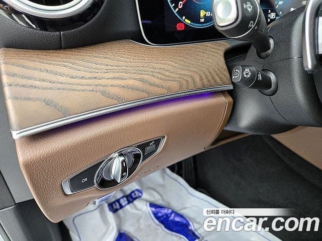 Mercedes-Benz E-Class 2022 — ფოტო 8/20