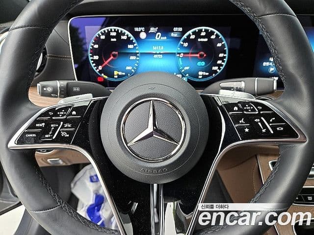 Mercedes-Benz E-Class 2022 — ფოტო 13/20