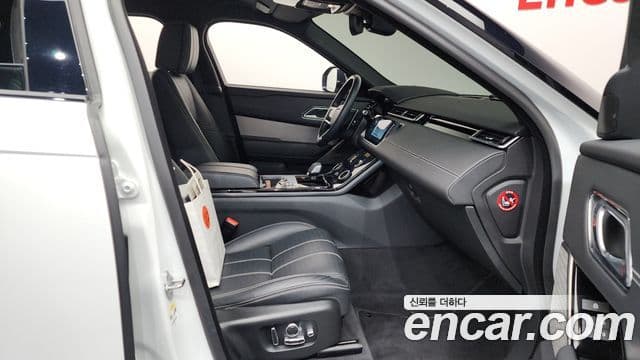 Land Rover Range Rover Velar 2022 — Фото 11/20
