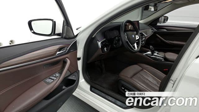 BMW 5 Series 2022 — Şəkil 10/20