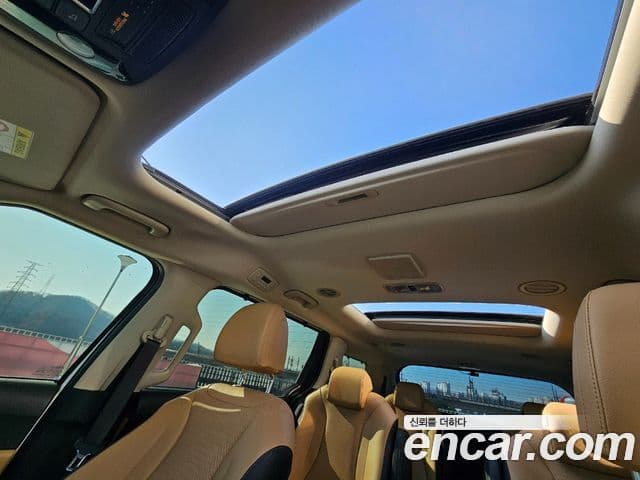Kia Carnival 2021 — Şəkil 17/20