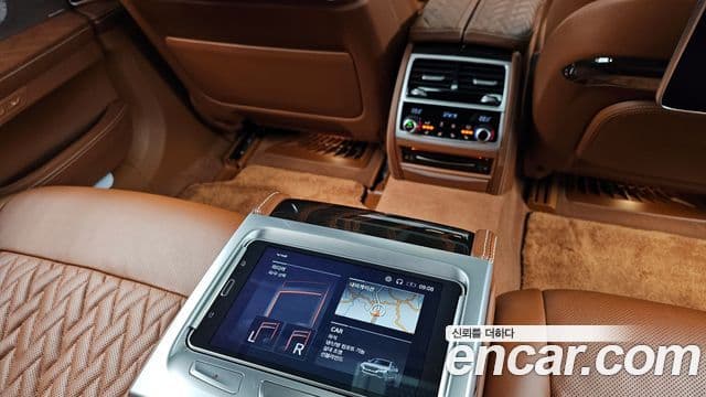 BMW 7 Series 2021 — ფოტო 19/20