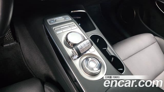 Genesis GV70 2021 — ფოტო 9/20