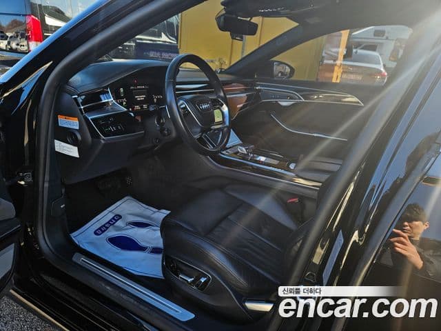 Audi A8 2021 — ფოტო 9/15
