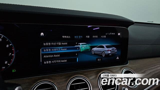 Mercedes-Benz E-Class 2020 — ფოტო 16/20