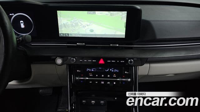 Kia Carnival 2022 — ფოტო 15/20