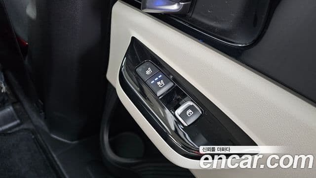Kia Carnival 2022 — ფოტო 19/20