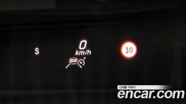 Mercedes-Benz E-Class 2021 — ფოტო 17/20