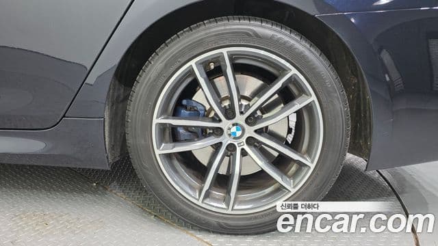 BMW 5 Series 2020 — ფოტო 15/20