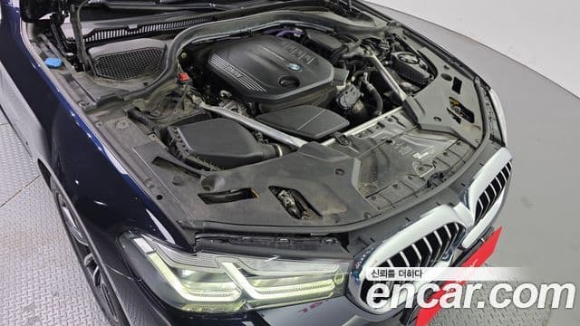BMW 5 Series 2020 — ფოტო 17/20