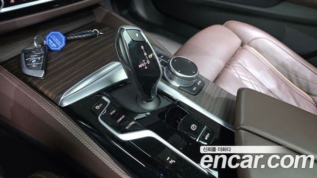 BMW 5 Series 2020 — ფოტო 1/20