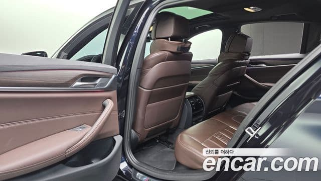 BMW 5 Series 2020 — ფოტო 19/20