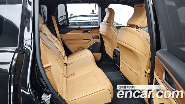 Jeep Grand Cherokee 2023 — ფოტო 12/20