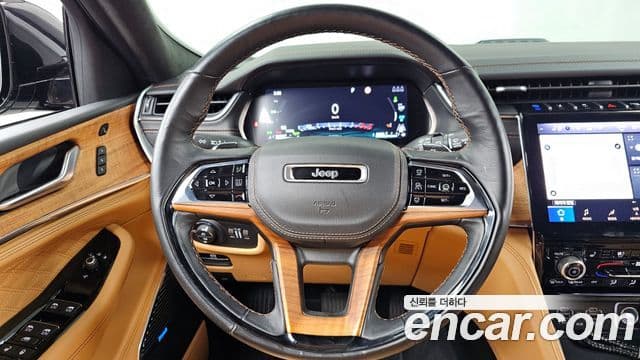 Jeep Grand Cherokee 2023 — ფოტო 13/20