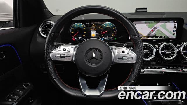 Mercedes-Benz GLA-Class 2022 — Şəkil 13/20