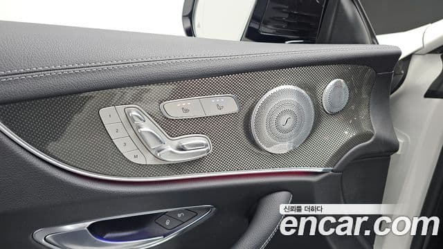 Mercedes-Benz E-Class 2019 — ფოტო 17/20
