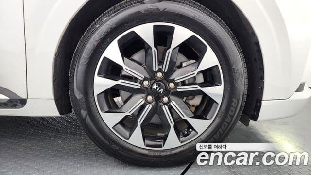Kia Carnival 2021 — ფოტო 5/20