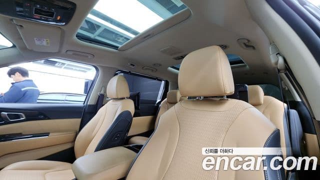 Kia Carnival 2023 — Şəkil 17/20