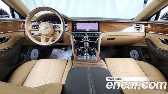 Bentley Flying Spur 2023 — ფოტო 7/20