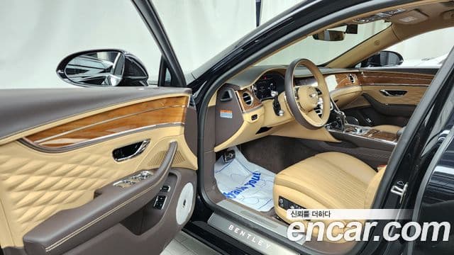 Bentley Flying Spur 2023 — ფოტო 10/20