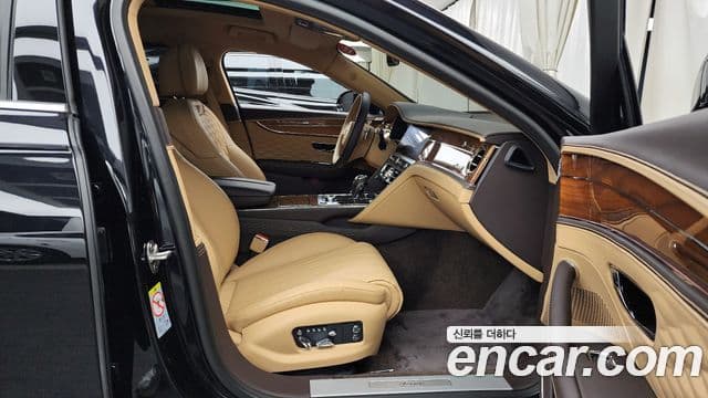 Bentley Flying Spur 2023 — ფოტო 11/20