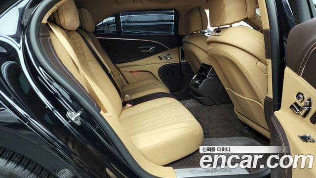 Bentley Flying Spur 2023 — ფოტო 12/20
