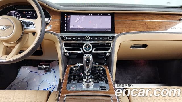 Bentley Flying Spur 2023 — ფოტო 14/20