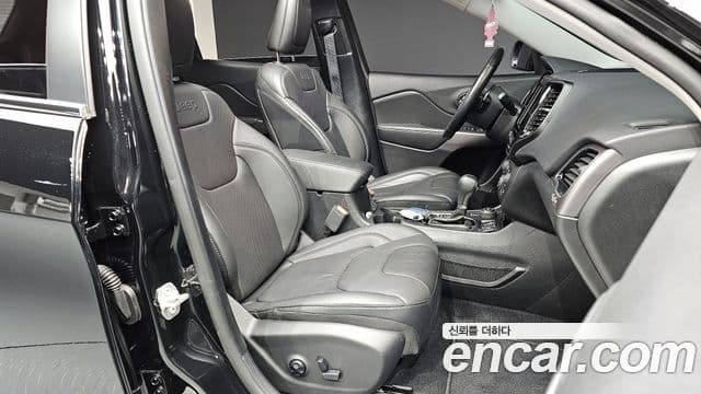 Jeep Cherokee 2020 — Фото 10/20